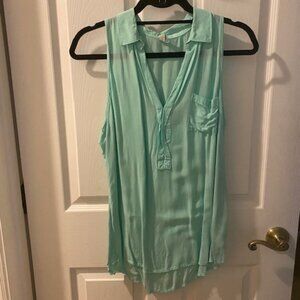 Old Navy sleeveless button up top